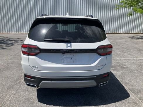 Used 2024 Honda Pilot Touring image 5