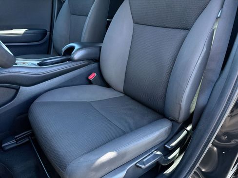 Used 2019 Honda HR-V LX image 17
