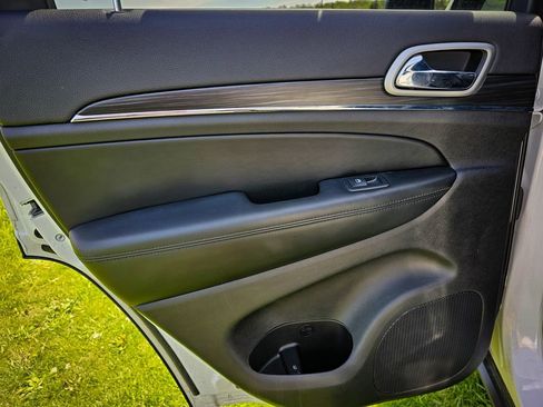 Used 2019 Jeep Grand Cherokee Limited AWD/4WD image 33