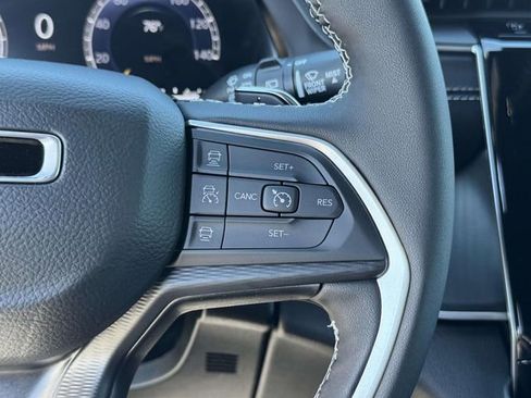 New 2025 Jeep Grand Cherokee Laredo w/ Luxury Tech Group I AWD/4WD image 9