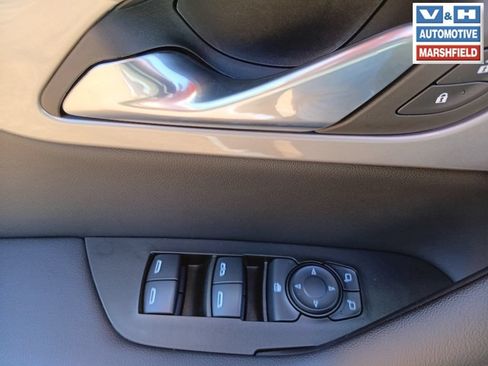 Used 2025 Chevrolet Blazer LT AWD/4WD image 13
