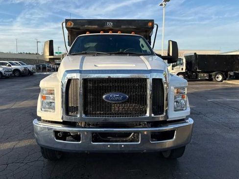 Used 2017 Ford F750 2WD Regular Cab Super Duty image 3