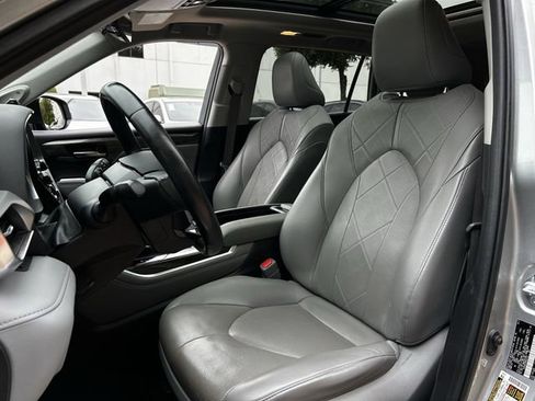 Used 2021 Toyota Highlander Platinum AWD/4WD image 31