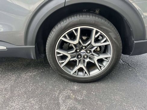 Used 2025 Ford Explorer Platinum w/ Ultimate Package RWD image 11