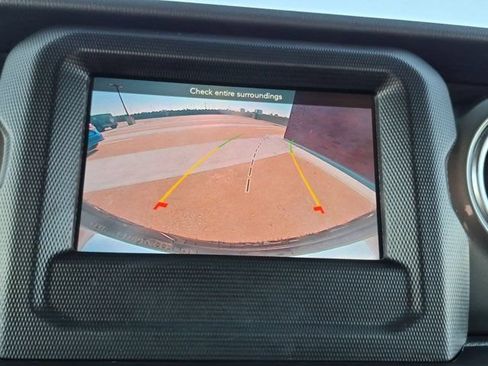 Used 2021 Jeep Wrangler Unlimited Sahara w/ Safety Group AWD/4WD image 15