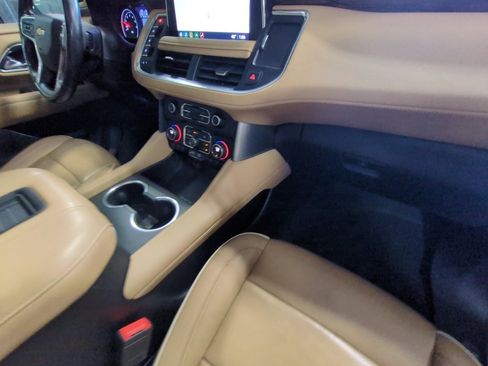 Used 2021 Chevrolet Tahoe Premier w/ Premium Package image 21