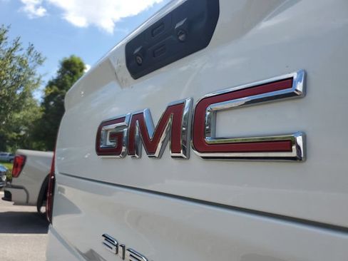 Used 2023 GMC Sierra 1500 AT4 w/ AT4 Premium Package AWD/4WD image 6