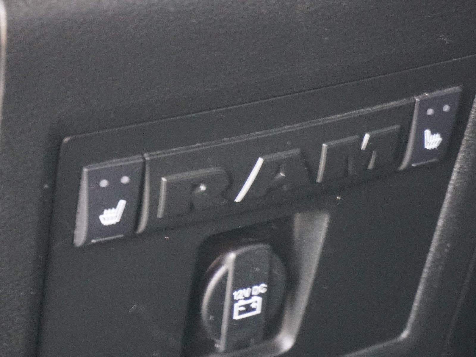 Used 2019 RAM 1500 Laramie w/ Convenience Group RWD image 17