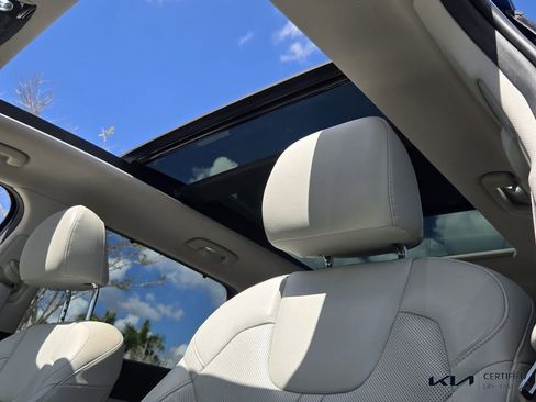 Certified 2023 Kia Sorento SX image 22