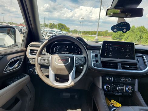 Certified 2023 GMC Yukon SLT w/ SLT Premium Package AWD/4WD image 14