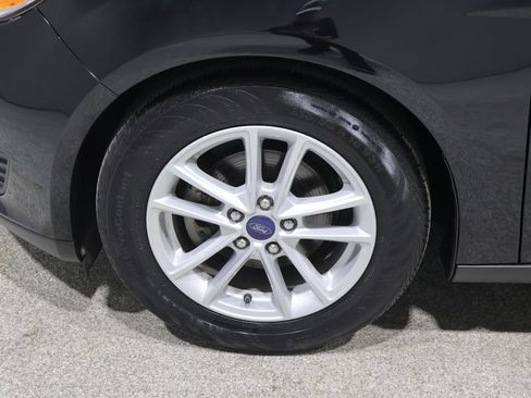 Used 2017 Ford Focus SE w/ Cold Weather Package FWD image 9