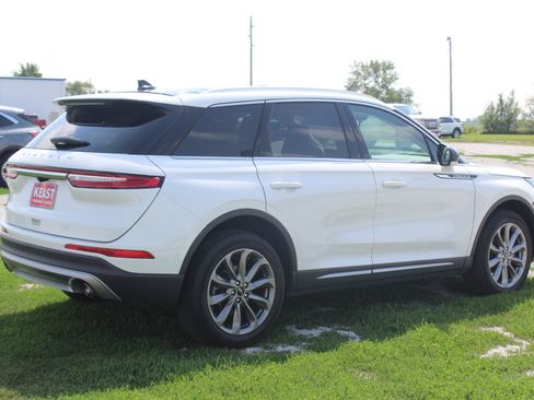 Used 2022 Lincoln Corsair AWD w/ Premium Package image 5