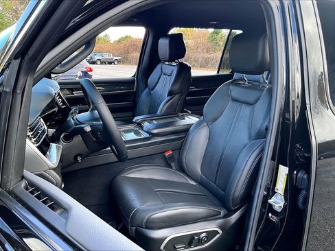 Used 2022 Jeep Wagoneer Series III w/ Flexible Seating Group image 23