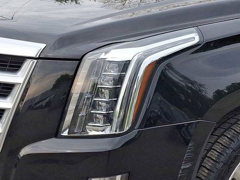 Used 2018 Cadillac Escalade Premium Luxury AWD/4WD image 9