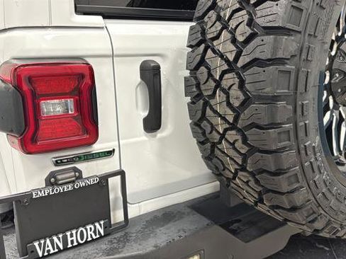 Used 2021 Jeep Wrangler Unlimited Rubicon AWD/4WD image 38