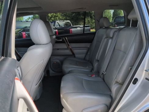 Used 2012 Toyota Highlander Limited w/ Tow Pkg FWD image 14