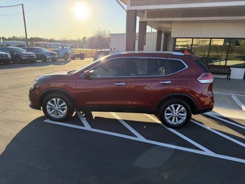 Used 2016 Nissan Rogue SV FWD image 3