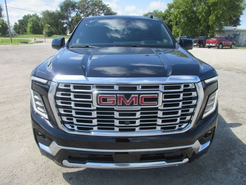 New 2026 GMC Yukon XL Denali w/ Denali Reserve Package AWD/4WD image 10