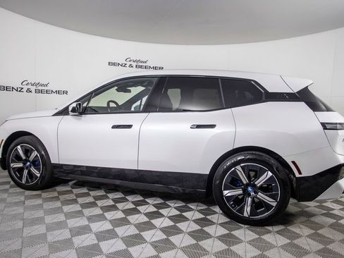 Used 2023 BMW iX xDrive50 w/ Sport Package AWD/4WD image 11