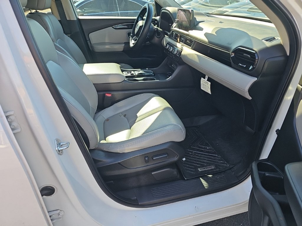 Used 2025 Honda Pilot Touring image 12
