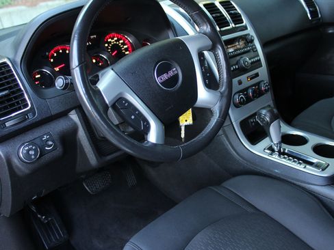 Used 2010 GMC Acadia SLE image 11