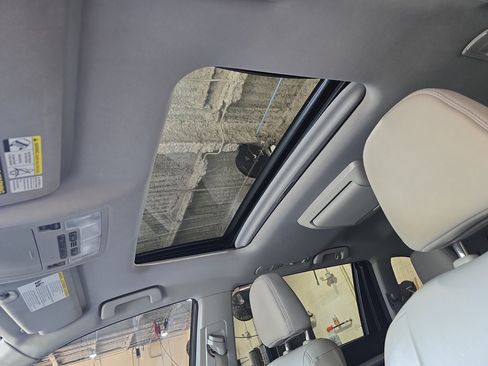 Used 2015 Toyota Highlander XLE FWD image 29
