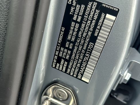 Used 2025 Porsche Macan image 28