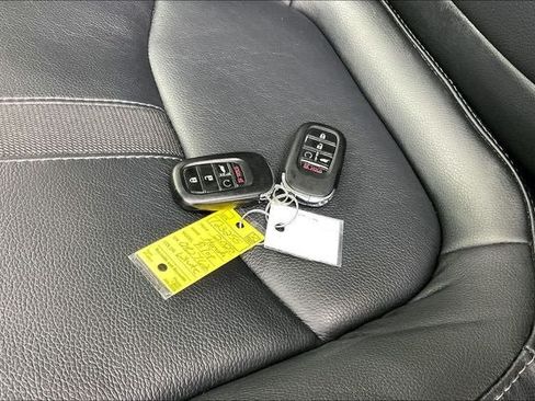 Certified 2025 Honda Pilot Touring image 14