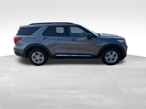 Used 2024 Ford Explorer XLT AWD/4WD image 8