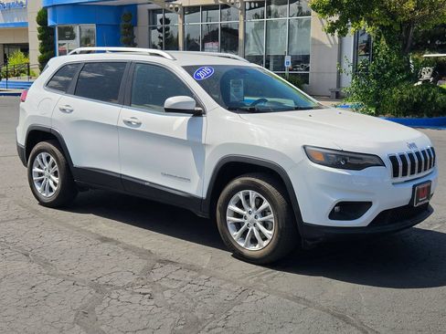 Used 2019 Jeep Cherokee Latitude w/ Popular Appearance Group AWD/4WD image 1