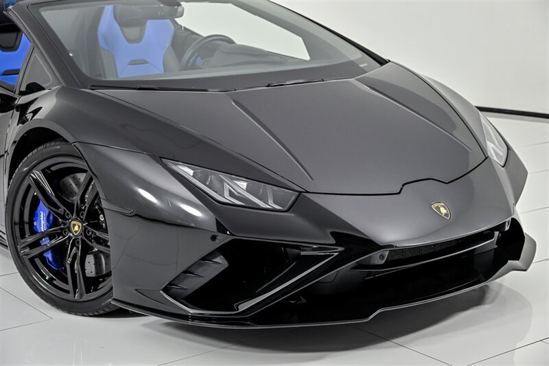 Used 2021 Lamborghini Huracan EVO RWD image 3