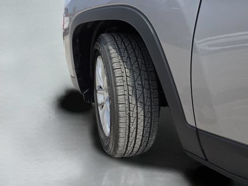 Certified 2019 Jeep Cherokee Latitude w/ Popular Appearance Group FWD image 37