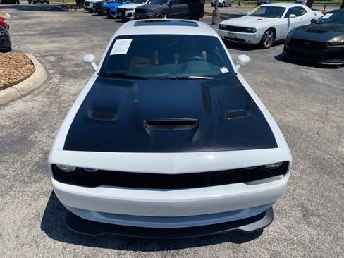 Used 2016 Dodge Challenger SRT Hellcat RWD image 9