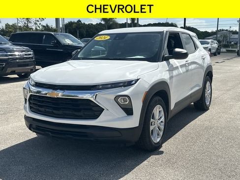 Used 2024 Chevrolet TrailBlazer LS w/ LS Convenience Package FWD image 4