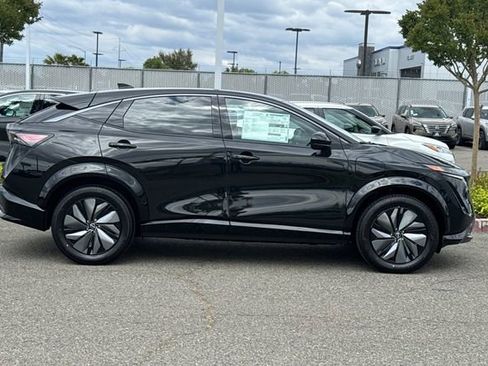 New 2025 Nissan Ariya AWD image 4