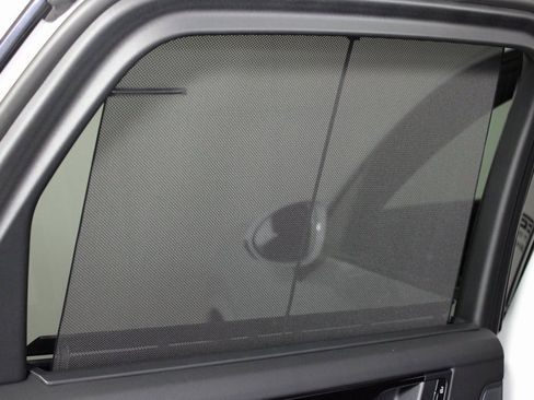 Used 2025 Porsche Cayenne image 30