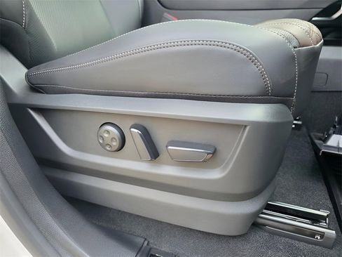 New 2026 Nissan Armada Platinum image 18