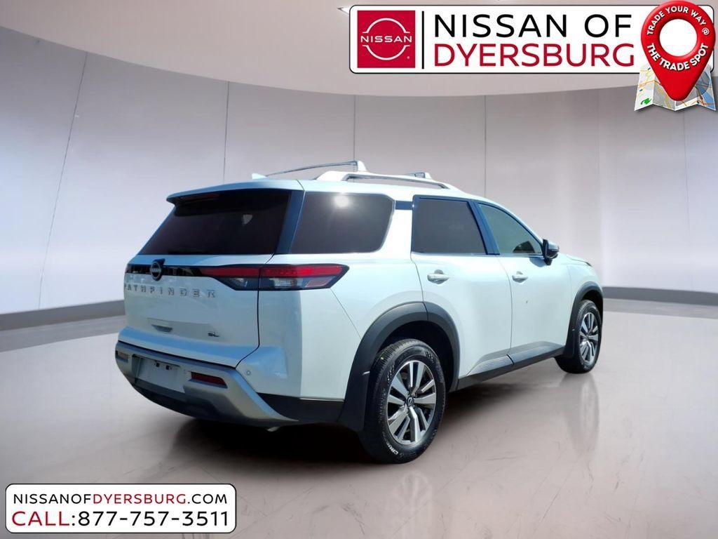 Used 2025 Nissan Pathfinder SL FWD image 3