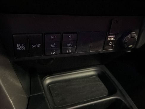 Used 2018 Toyota RAV4 Limited FWD image 27