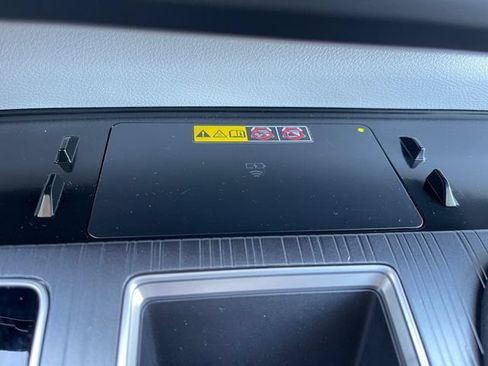 Used 2025 Toyota Sienna LE FWD image 19