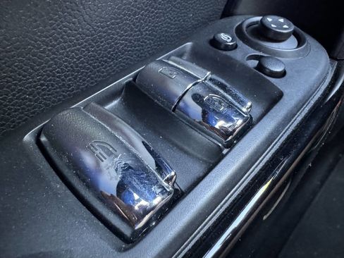 Used 2019 MINI Cooper Convertible w/ Premium Package image 17