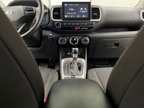 Used 2025 Hyundai Venue SEL FWD image 35