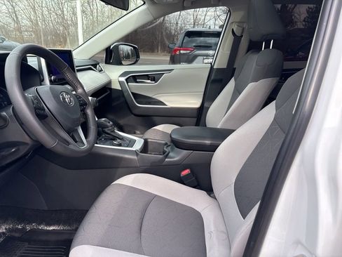 Used 2025 Toyota RAV4 XLE w/ Convenience Package image 12