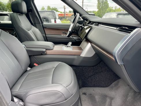 Used 2025 Land Rover Range Rover SE AWD/4WD image 17