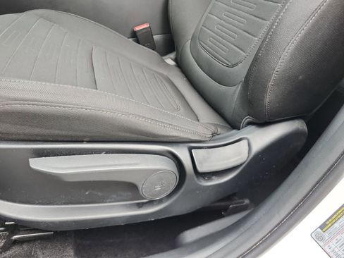 Certified 2025 Hyundai Santa Cruz SE FWD image 13
