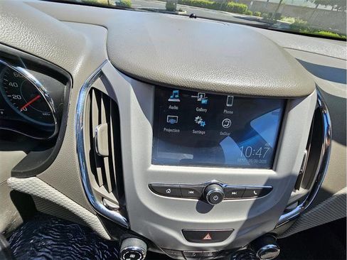 Used 2018 Chevrolet Cruze LS FWD image 24