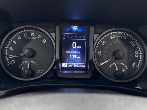 Used 2016 Toyota Tacoma TRD Sport AWD/4WD image 13