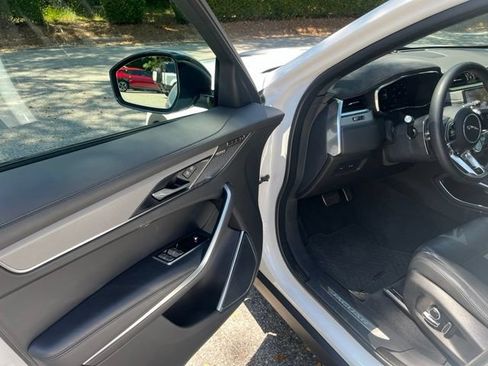 Certified 2023 Jaguar F-PACE SVR AWD/4WD image 4