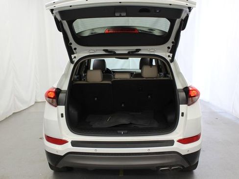 Used 2016 Hyundai Tucson Limited w/ Option Group 03 FWD image 11