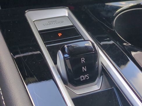 Used 2025 Volkswagen Atlas SE image 19